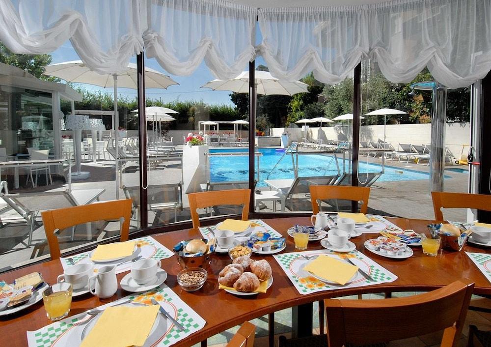 Hotel Pacific Cattolica Zewnętrze zdjęcie